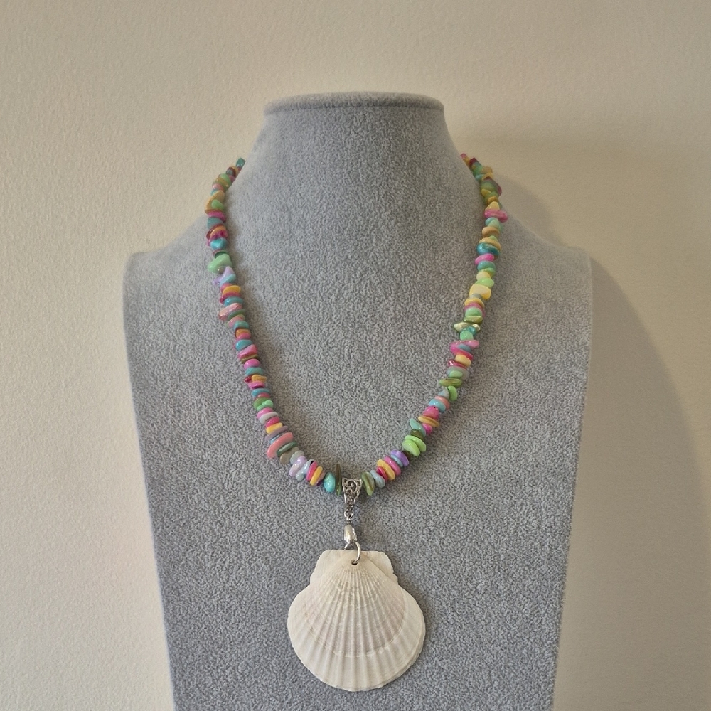 Natural Shell 3 Piece Jewelry Set.Beautiful Colors